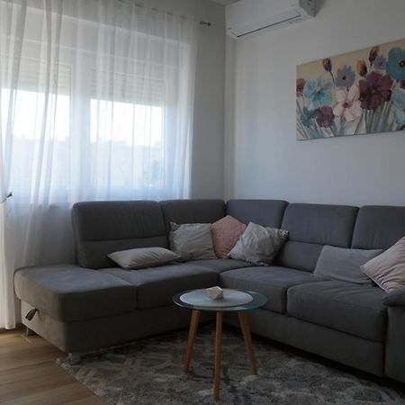 Apartman Luka พูลา ภายนอก รูปภาพ