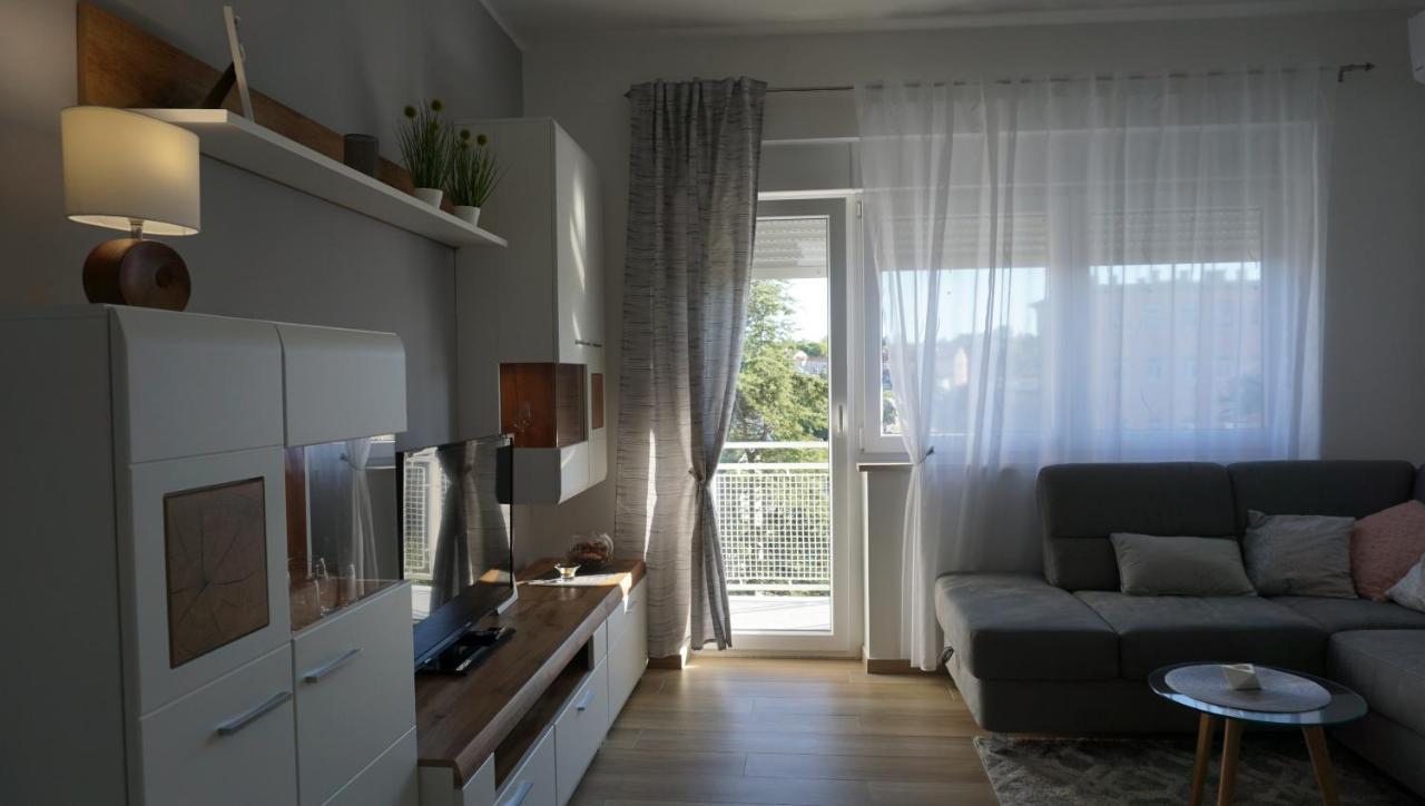 Apartman Luka พูลา ภายนอก รูปภาพ