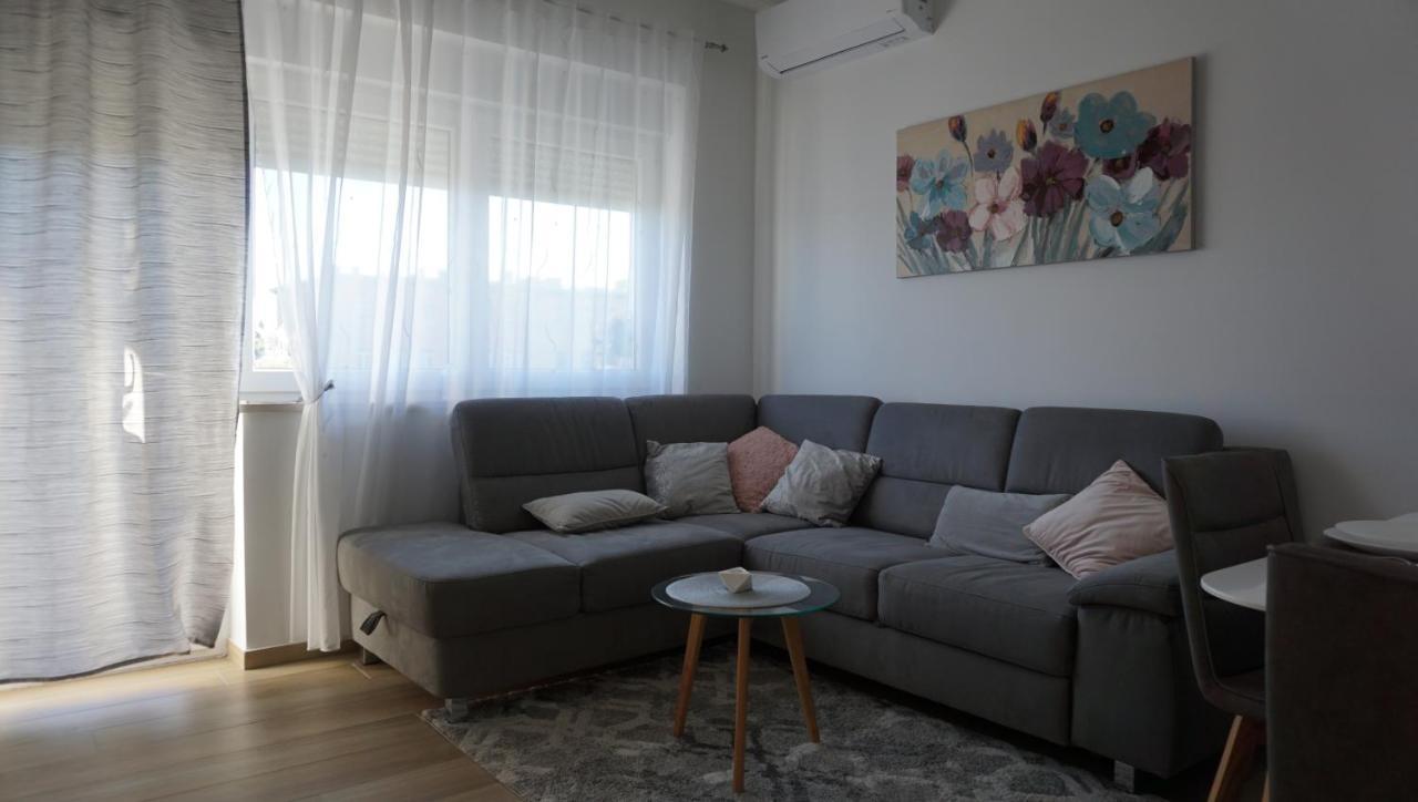 Apartman Luka พูลา ภายนอก รูปภาพ