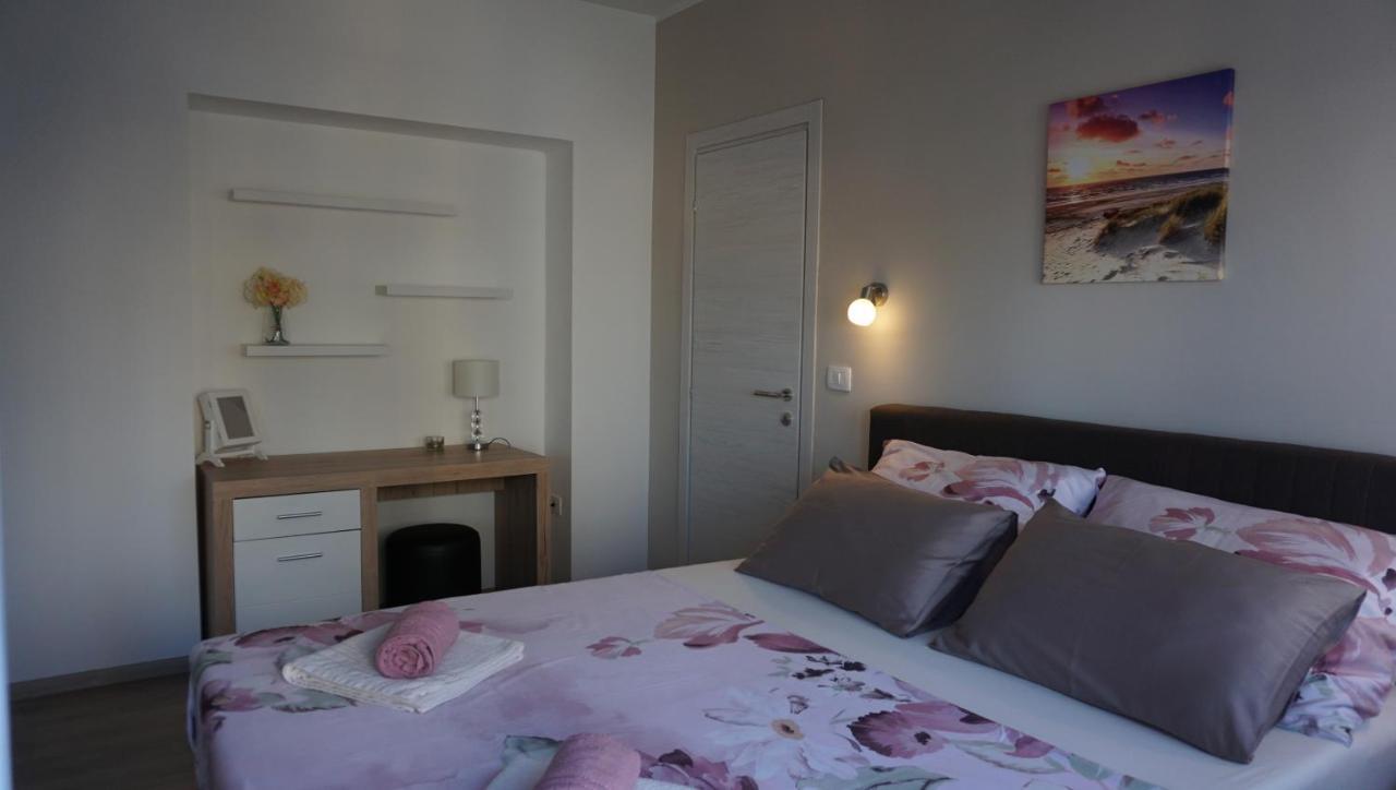 Apartman Luka พูลา ภายนอก รูปภาพ