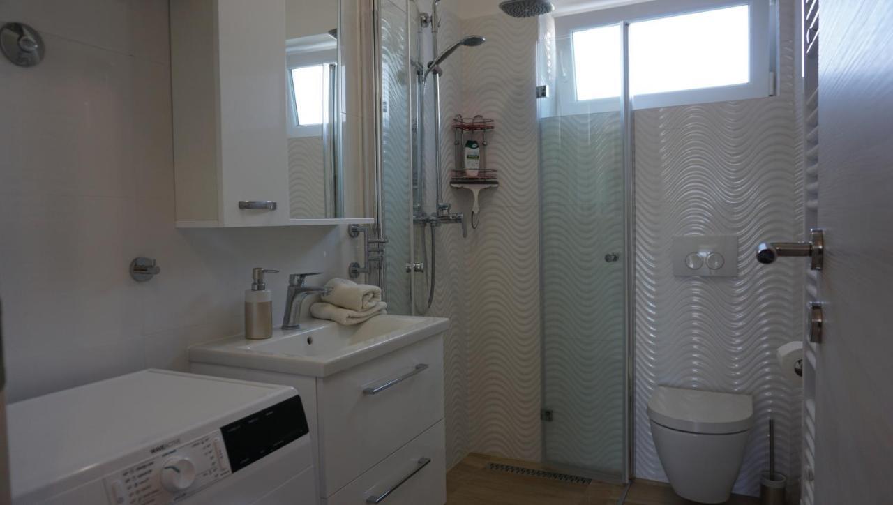 Apartman Luka พูลา ภายนอก รูปภาพ