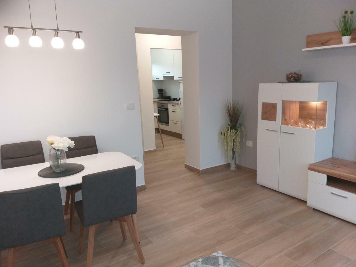 Apartman Luka พูลา ภายนอก รูปภาพ